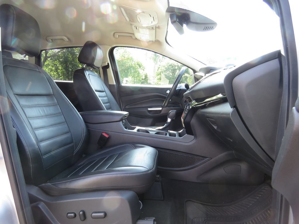 Used 2017 Ford Escape Titanium w/ Equipment Group 301A AWD/4WD image 13