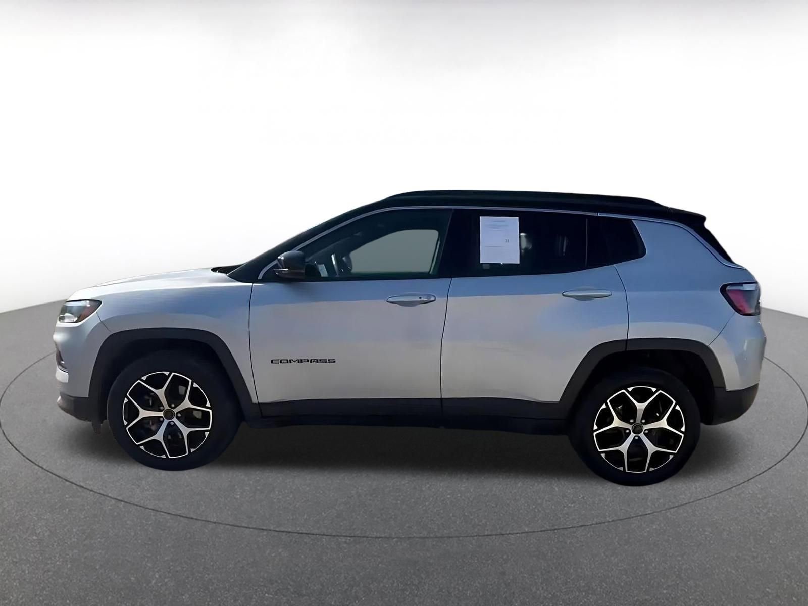 Used 2025 Jeep Compass Limited AWD/4WD image 9