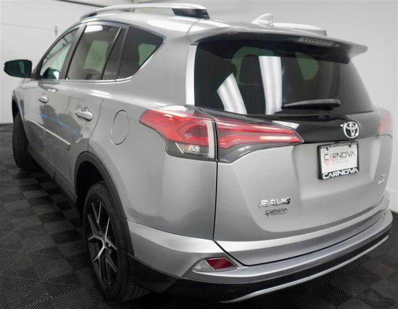 Used 2017 Toyota RAV4 SE image 6