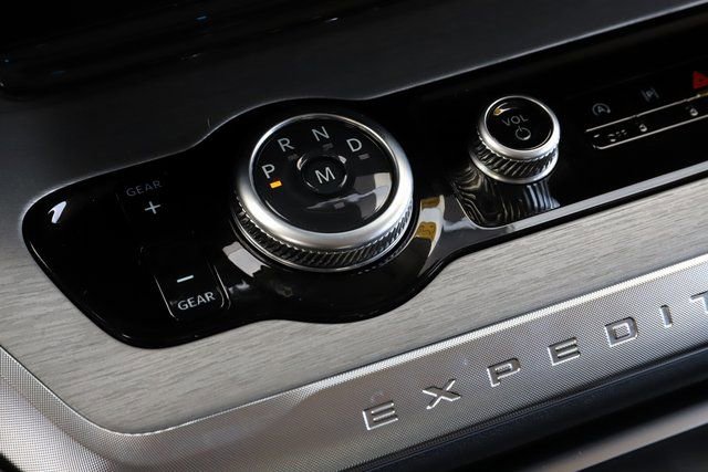 Certified 2025 Ford Expedition Platinum w/ Driver's Package image 32