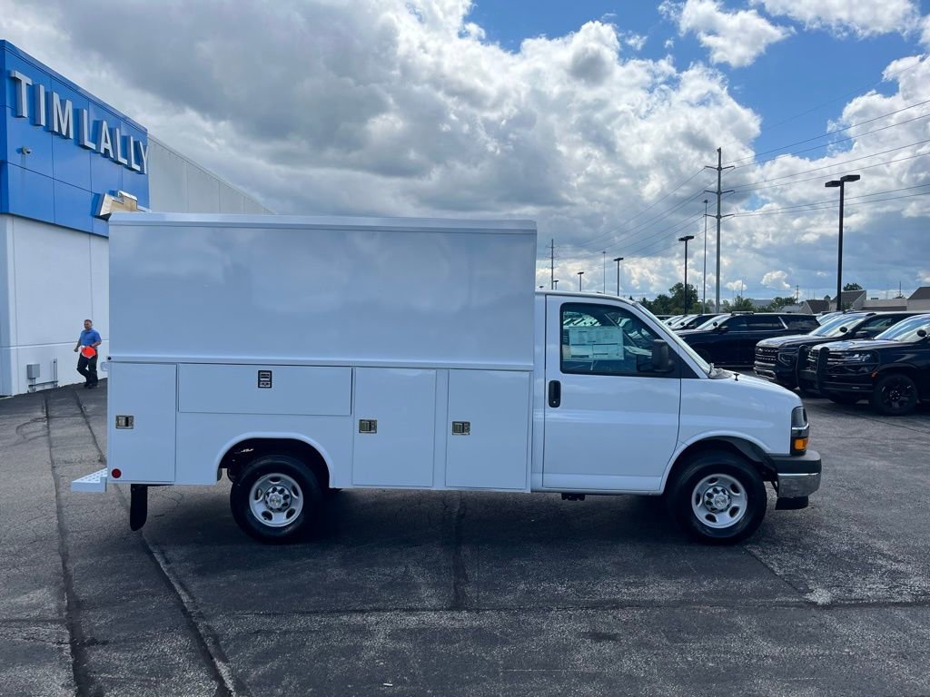 New 2025 Chevrolet Express 3500 w/ Power Convenience Package image 8