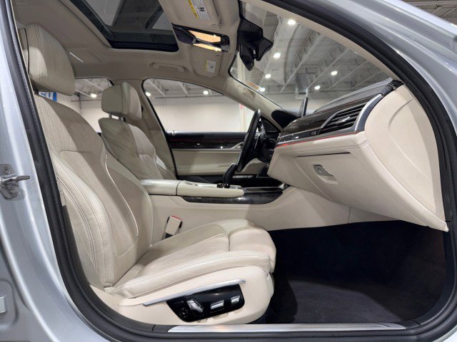 Used 2016 BMW 750i xDrive image 61