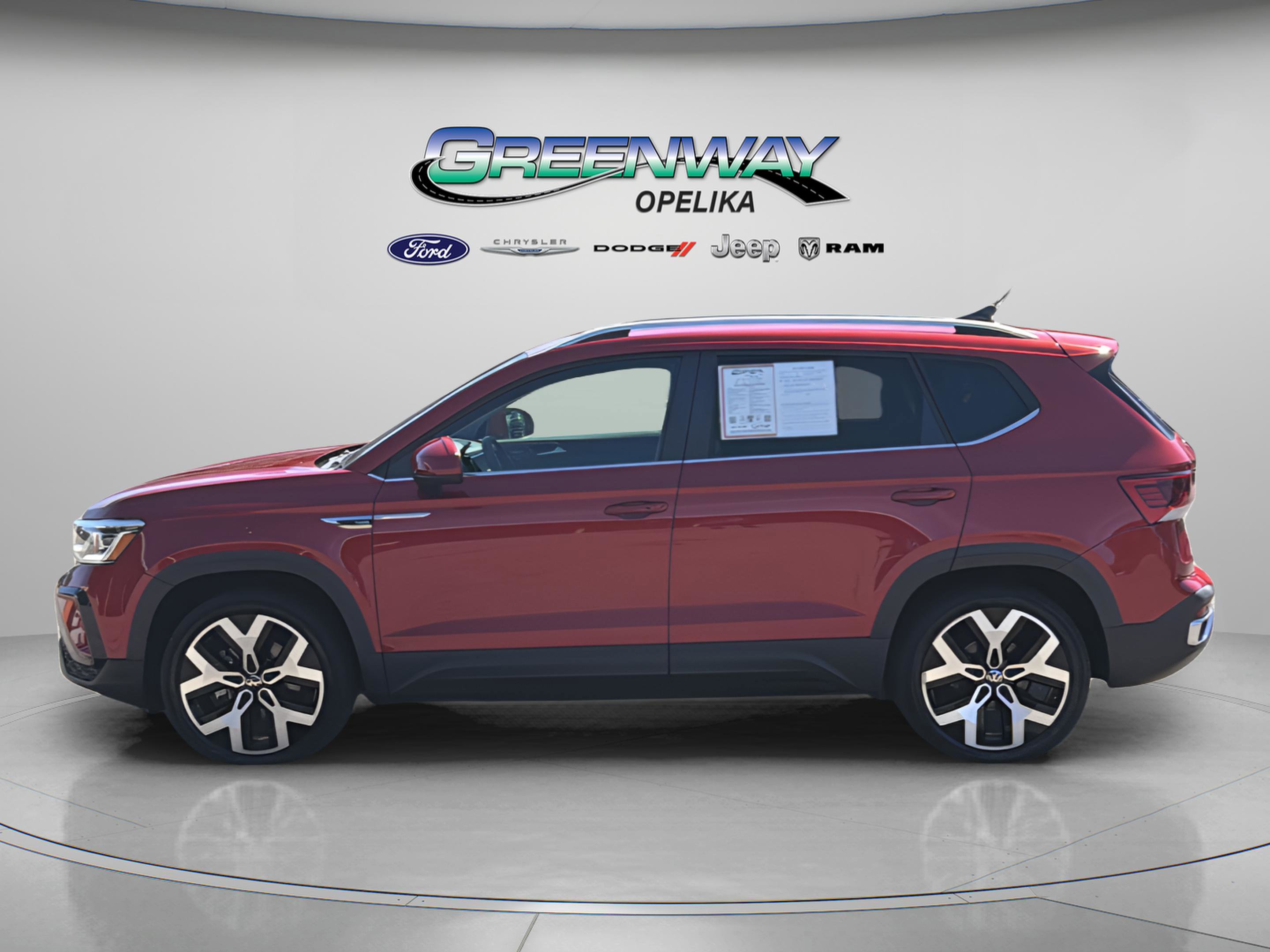 Used 2023 Volkswagen Taos SEL image 4