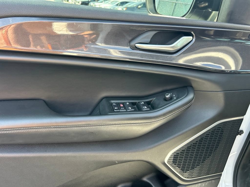 Used 2021 Jeep Grand Cherokee L Laredo w/ Luxury Tech Group I RWD image 15