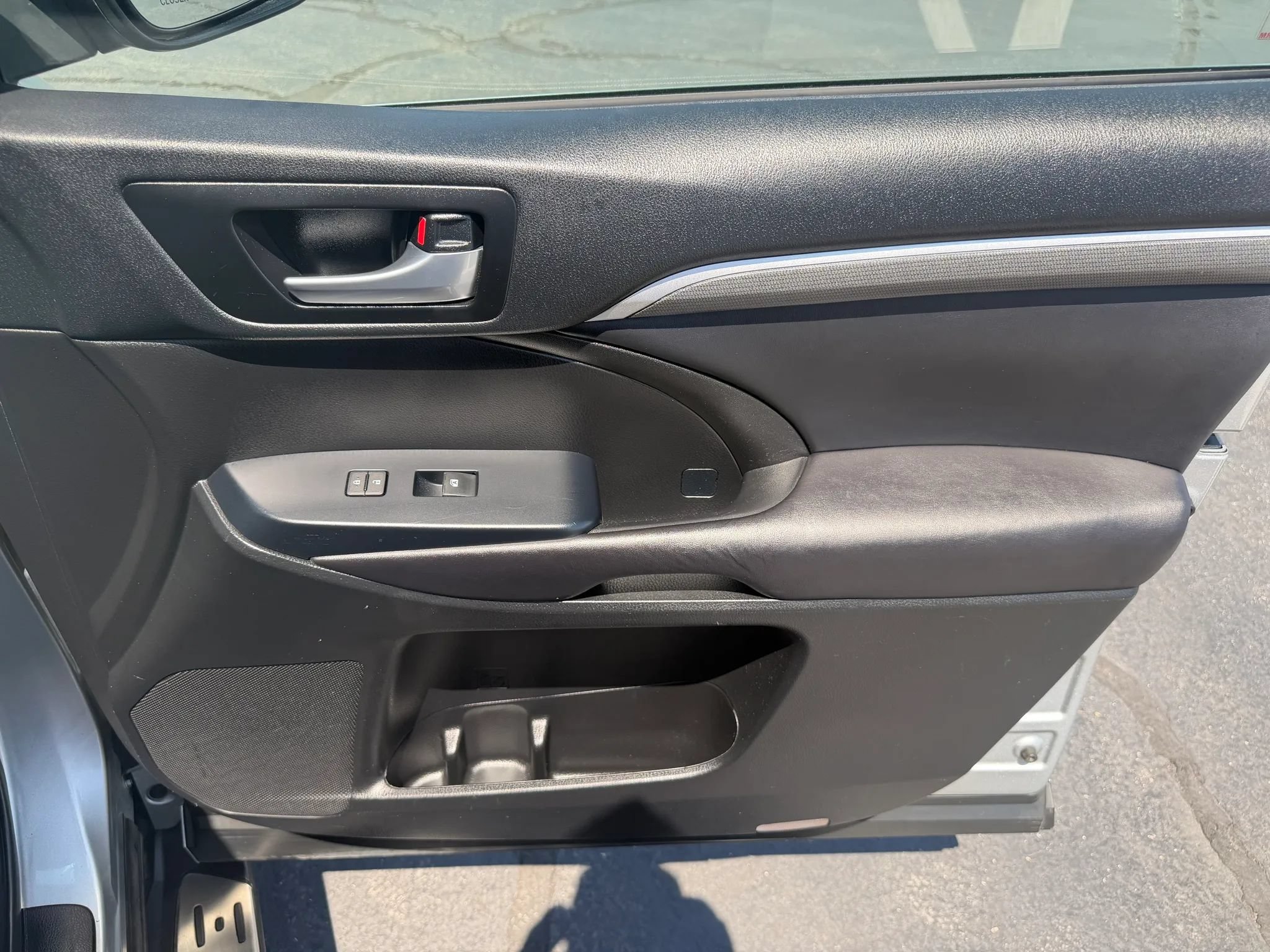 Used 2017 Toyota Highlander SE AWD/4WD image 19