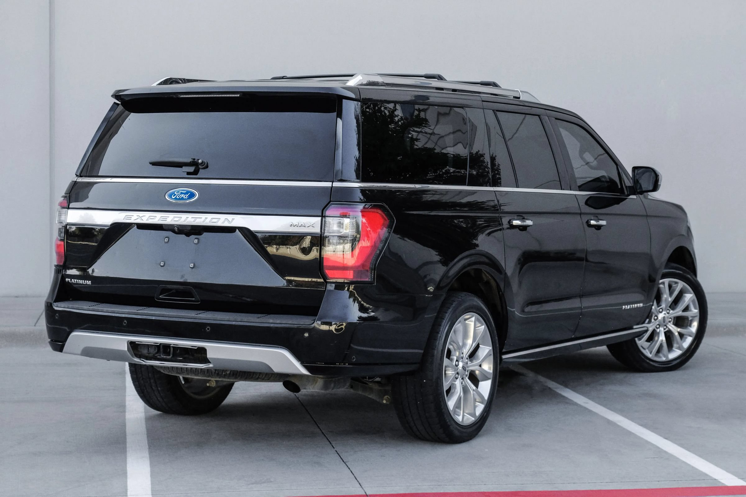 Used 2019 Ford Expedition Max Platinum RWD image 4