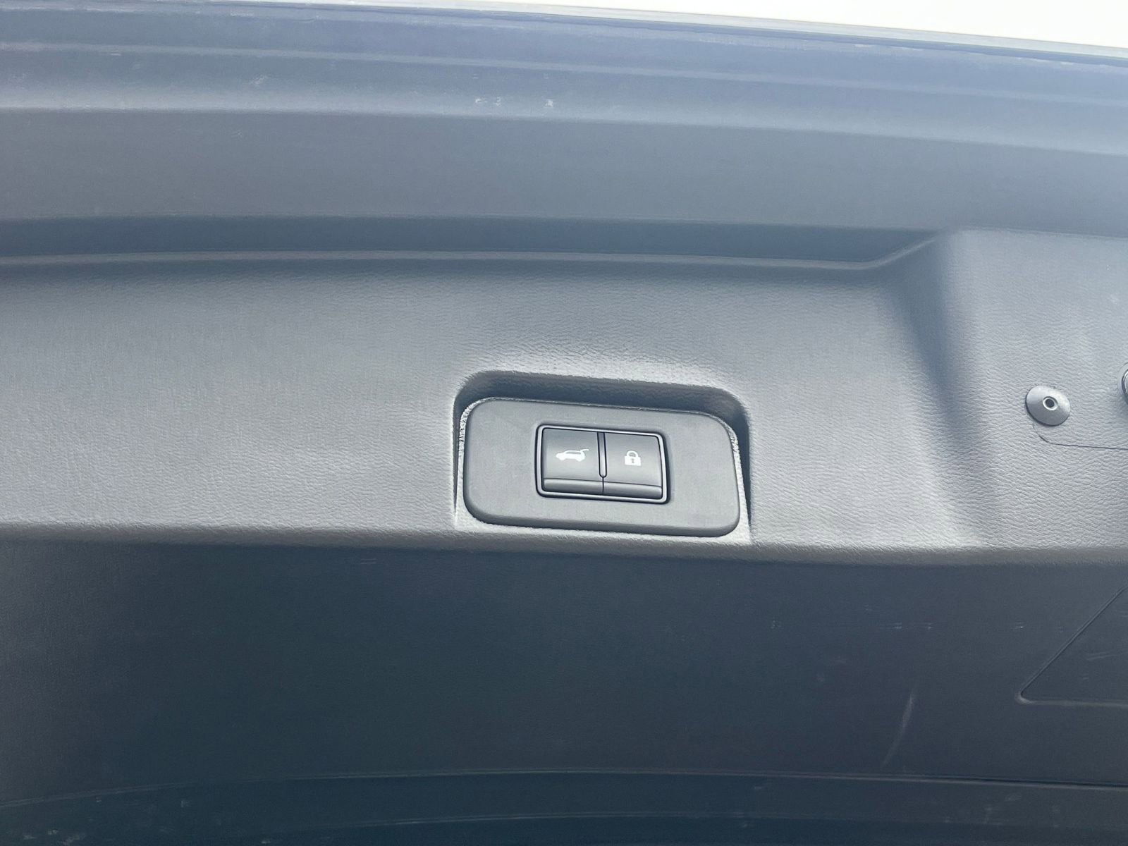 Used 2024 Nissan Rogue SV AWD/4WD image 23
