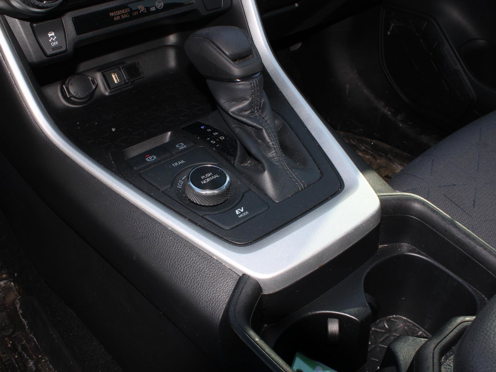 Used 2021 Toyota RAV4 XLE w/ Convenience Package image 16