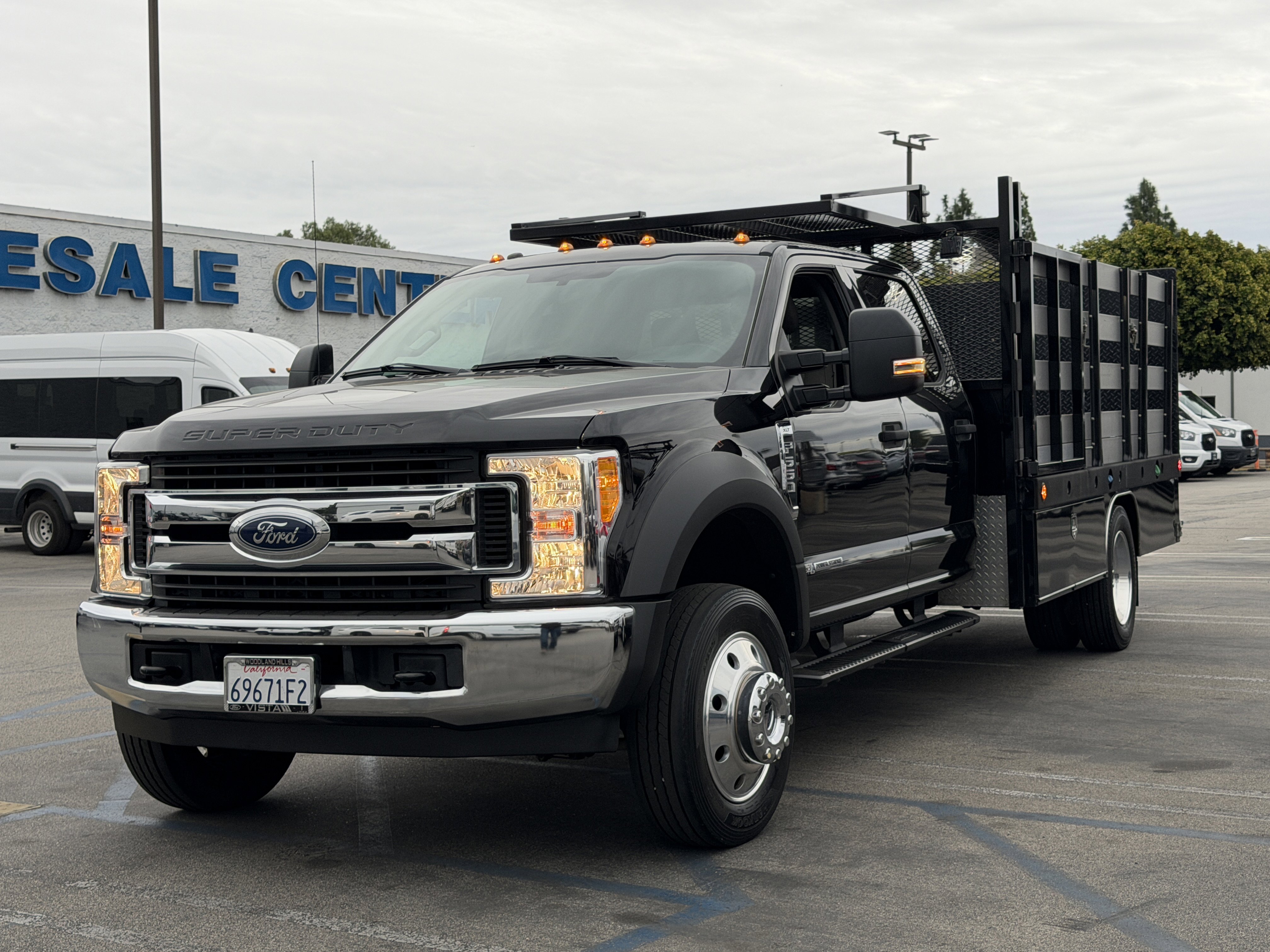 Used 2017 Ford F550 2WD Crew Cab Super Duty image 3
