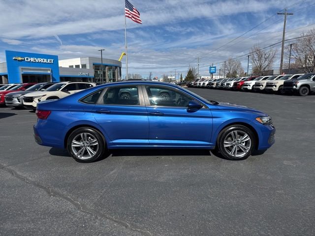 Used 2024 Volkswagen Jetta SE image 8