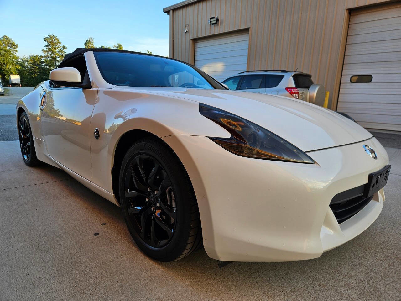 Used 2010 Nissan 370Z Touring image 3