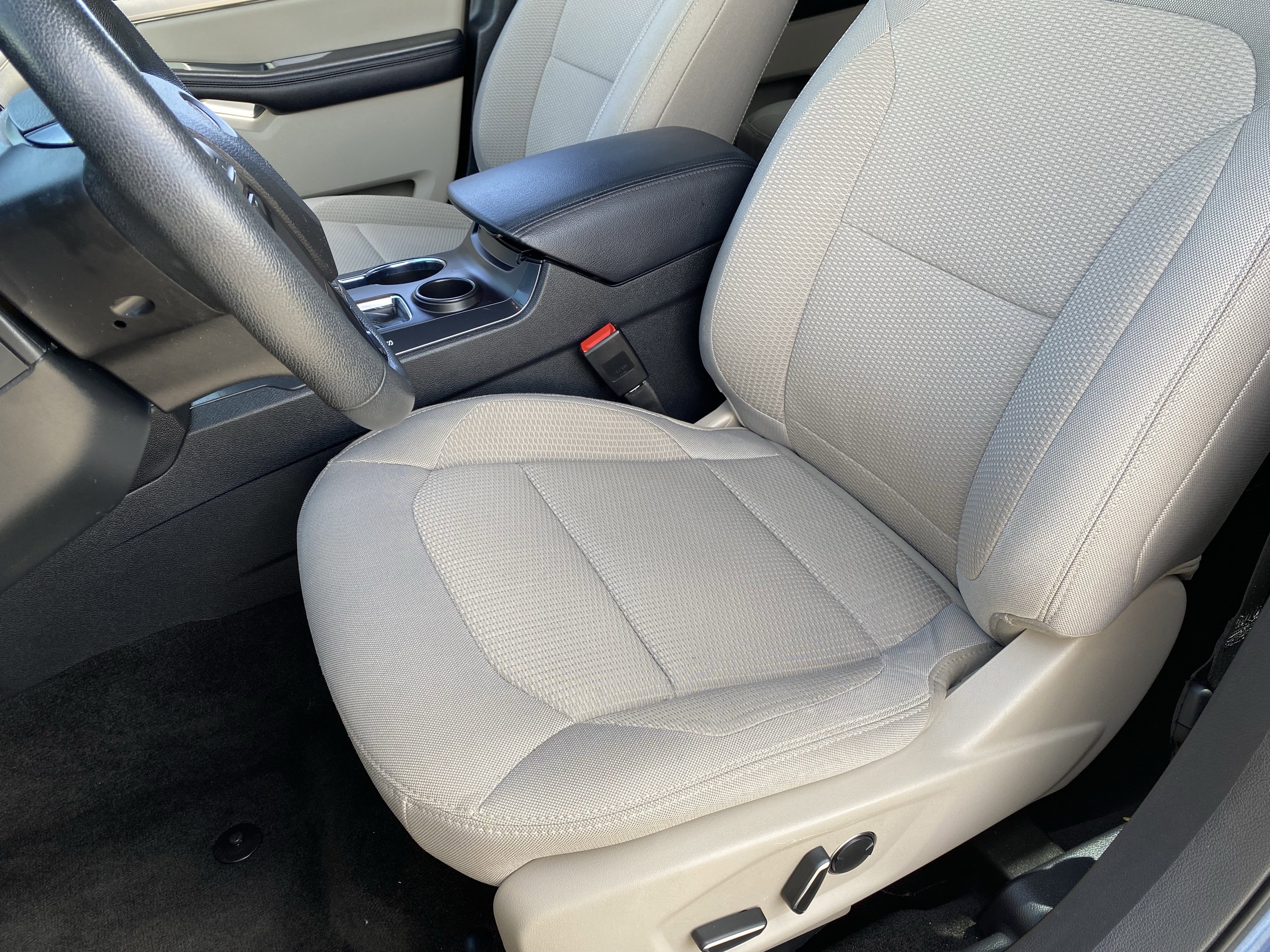 Used 2018 Ford Explorer XLT image 17