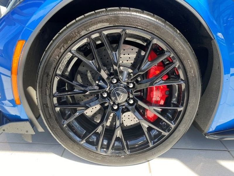 Used 2015 Chevrolet Corvette Z06 w/ 3LZ Preferred Equipment Group RWD image 13