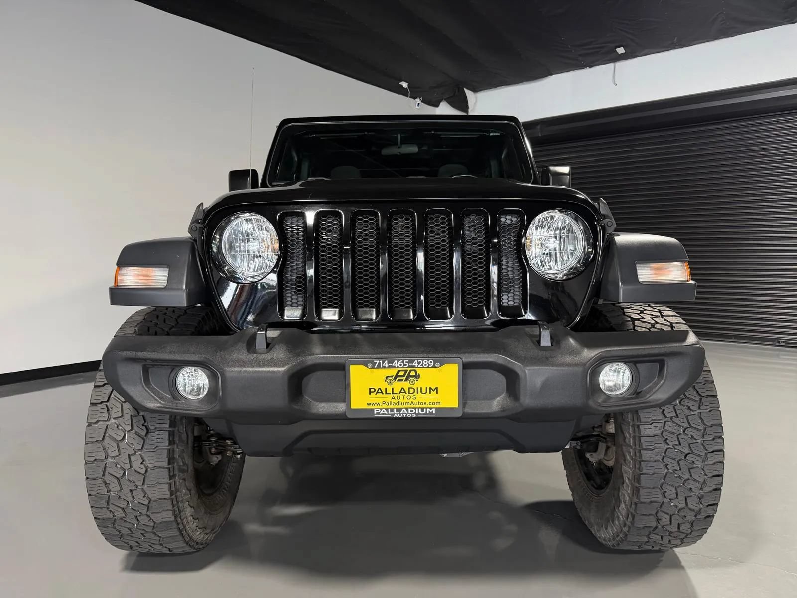 Used 2018 Jeep Wrangler Unlimited Sport S AWD/4WD image 2