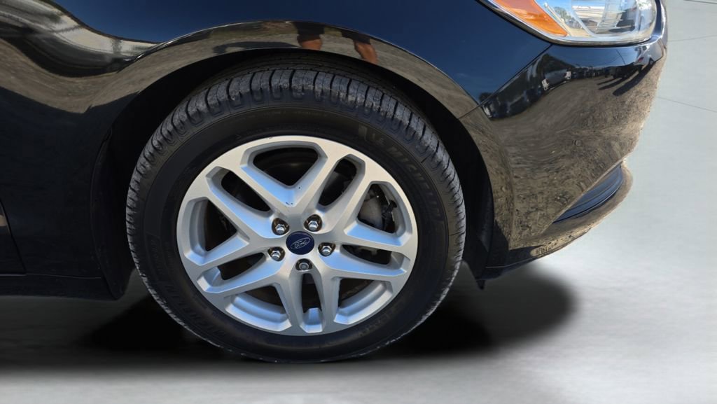 Used 2015 Ford Fusion SE FWD image 10