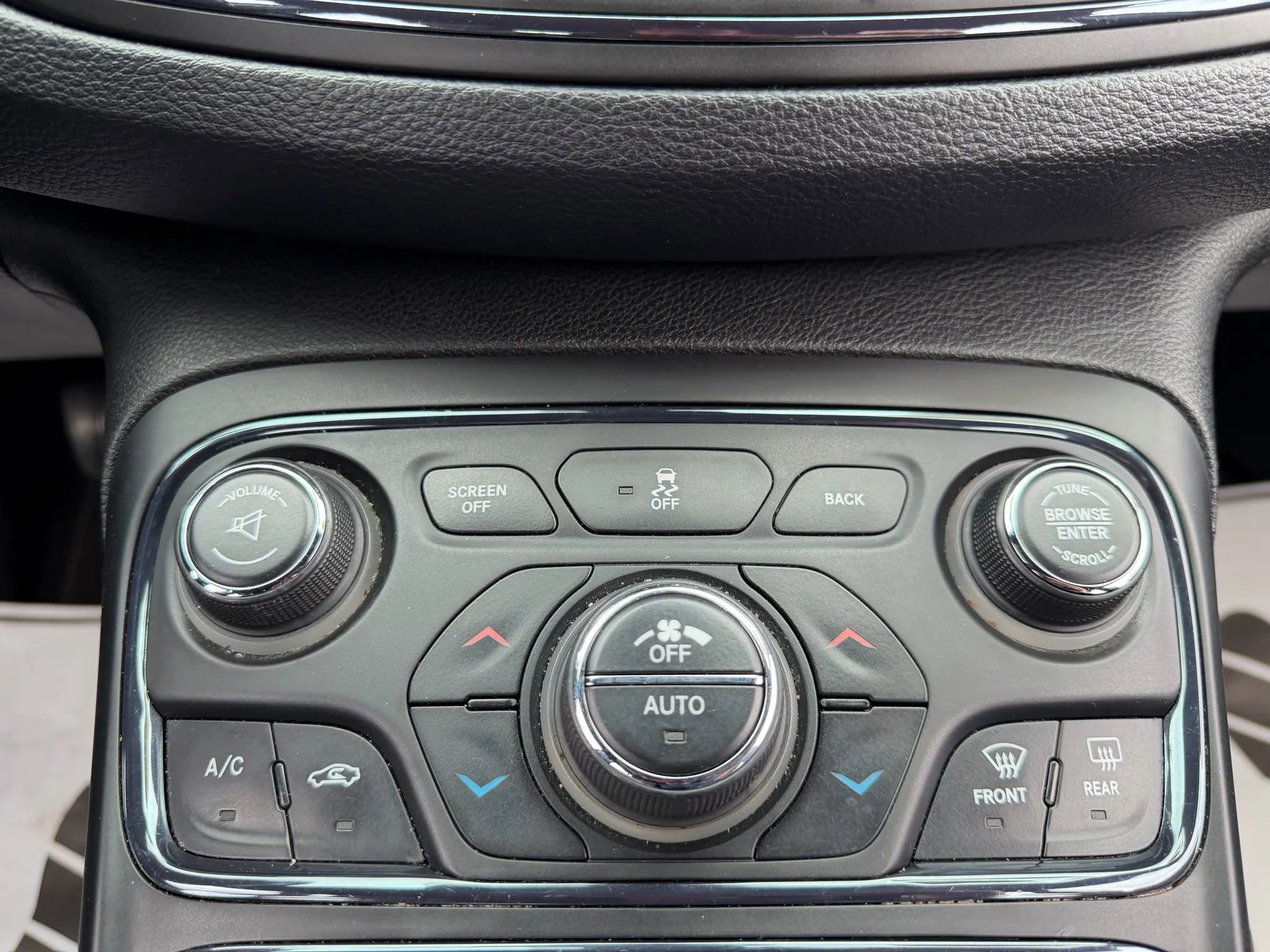 Used 2015 Chrysler 200 S w/ Navigation & Sound Group I image 23