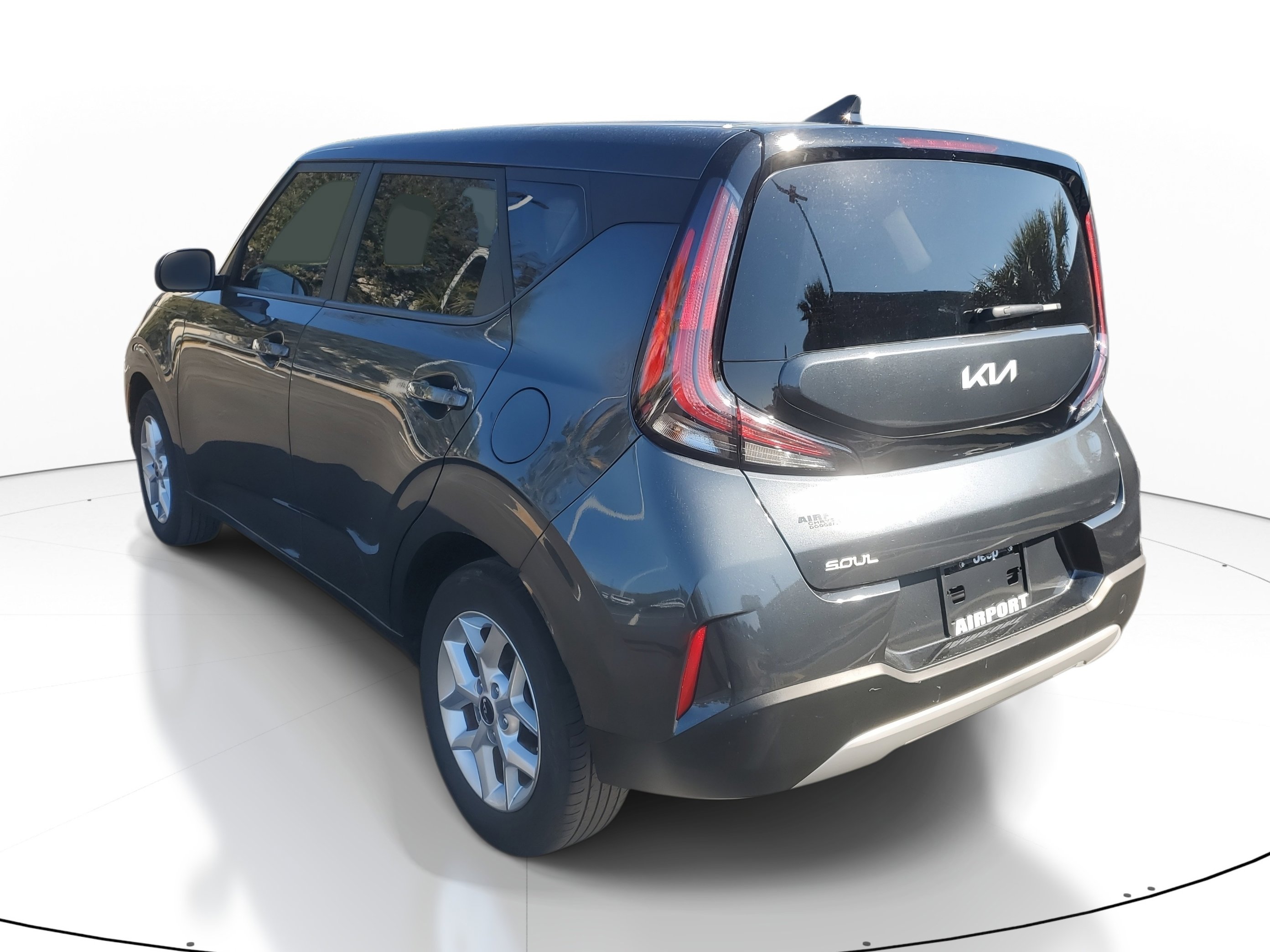 Used 2025 Kia Soul LX w/ LX Technology Package image 3