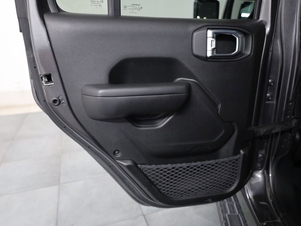 Used 2023 Jeep Wrangler Unlimited Rubicon AWD/4WD image 12