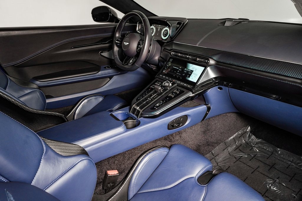 Used 2025 Aston Martin V8 Vantage Coupe image 17