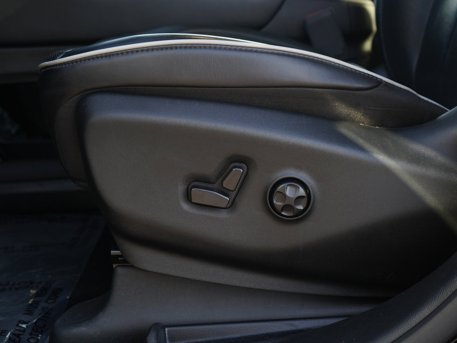 Used 2024 Chrysler Pacifica Premium FWD image 24