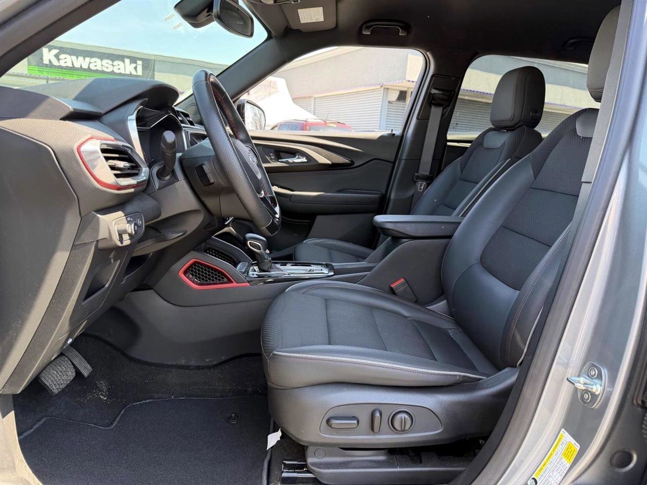 Used 2023 Chevrolet TrailBlazer RS w/ Convenience Package AWD/4WD image 8