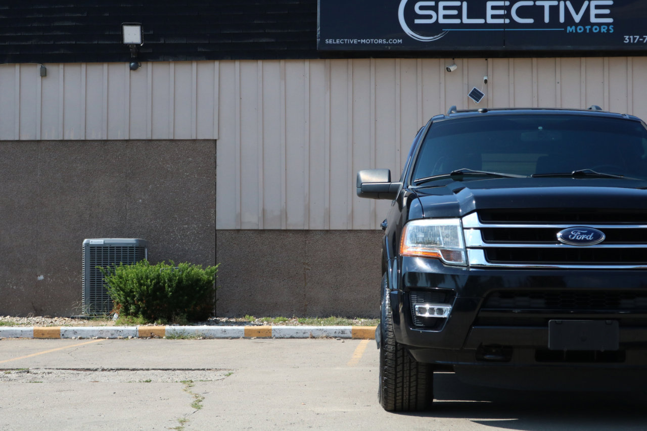 Used 2017 Ford Expedition XLT w/ Equipment Group 202A image 3