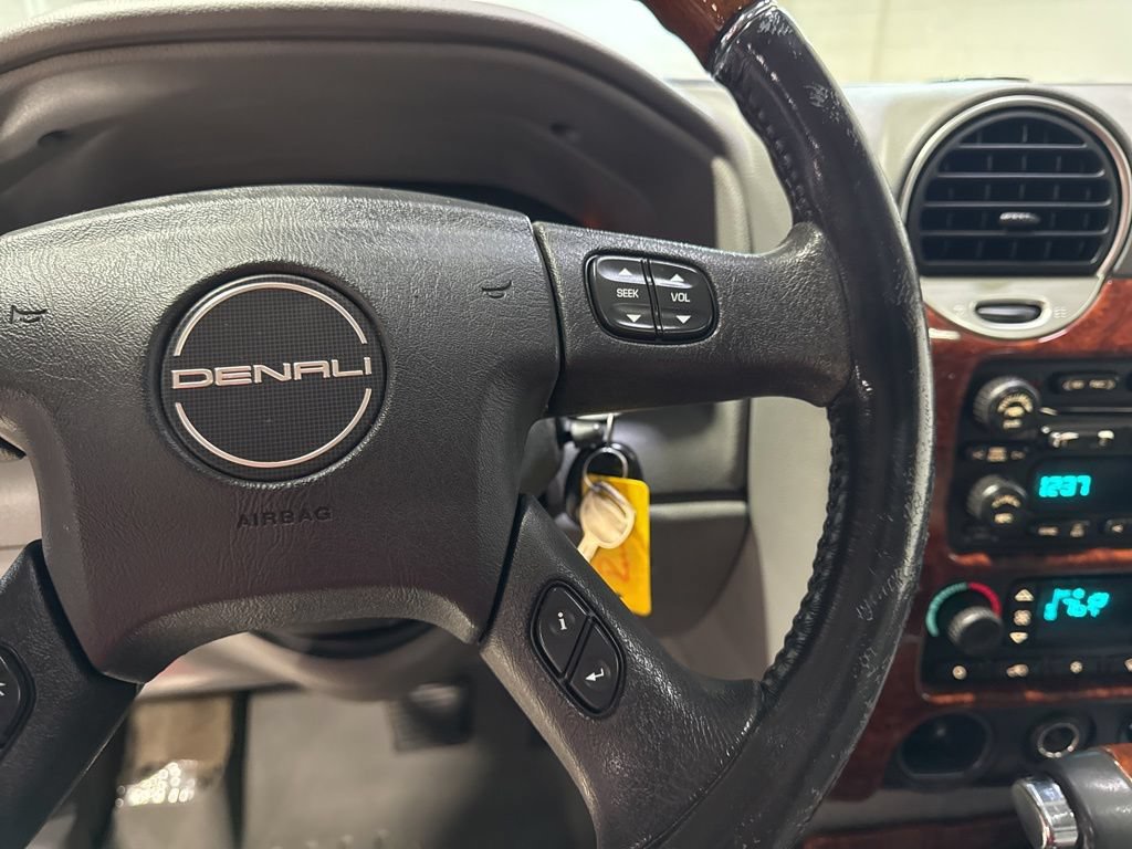 Used 2008 GMC Envoy Denali w/ Sun And 6-Disc Cd Package RWD image 13
