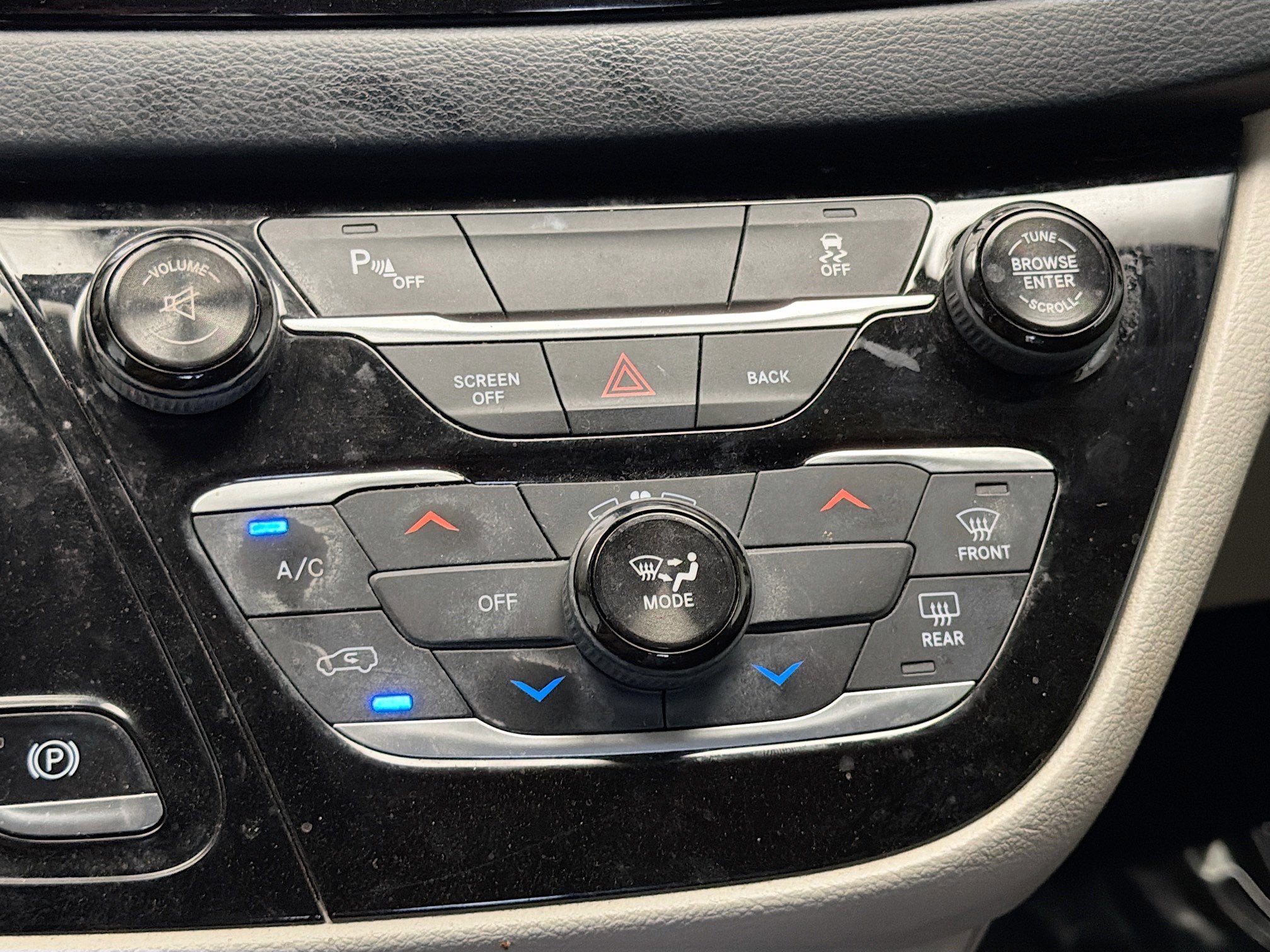 Used 2017 Chrysler Pacifica Touring image 10