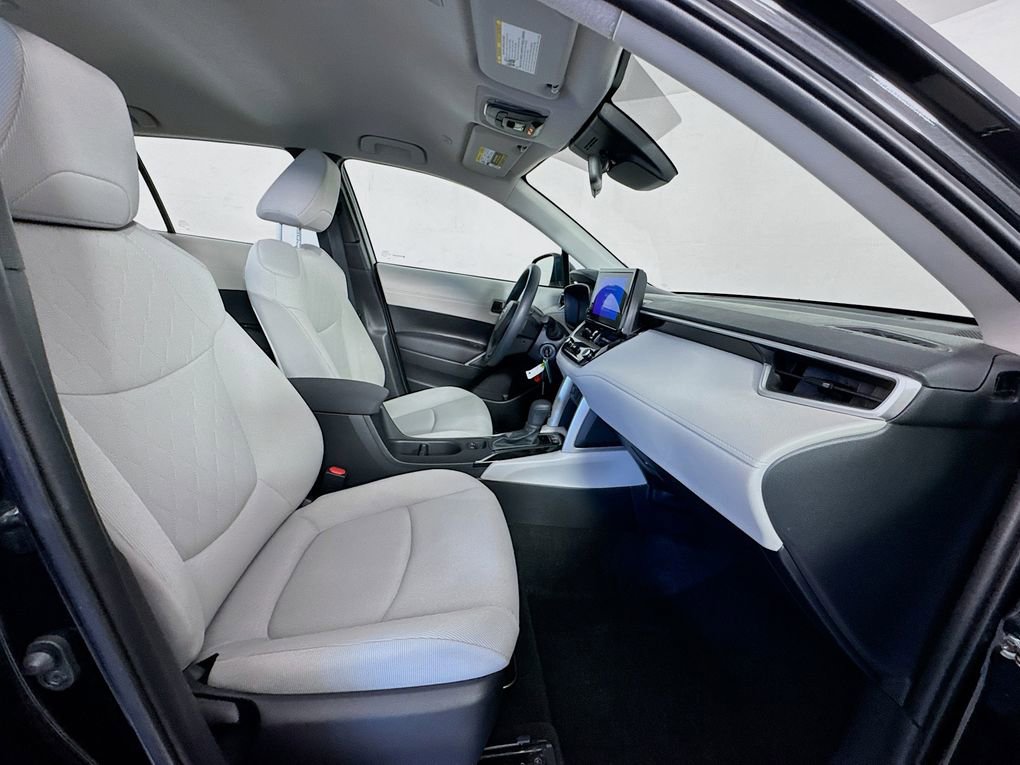 Used 2023 Toyota Corolla Cross L image 28