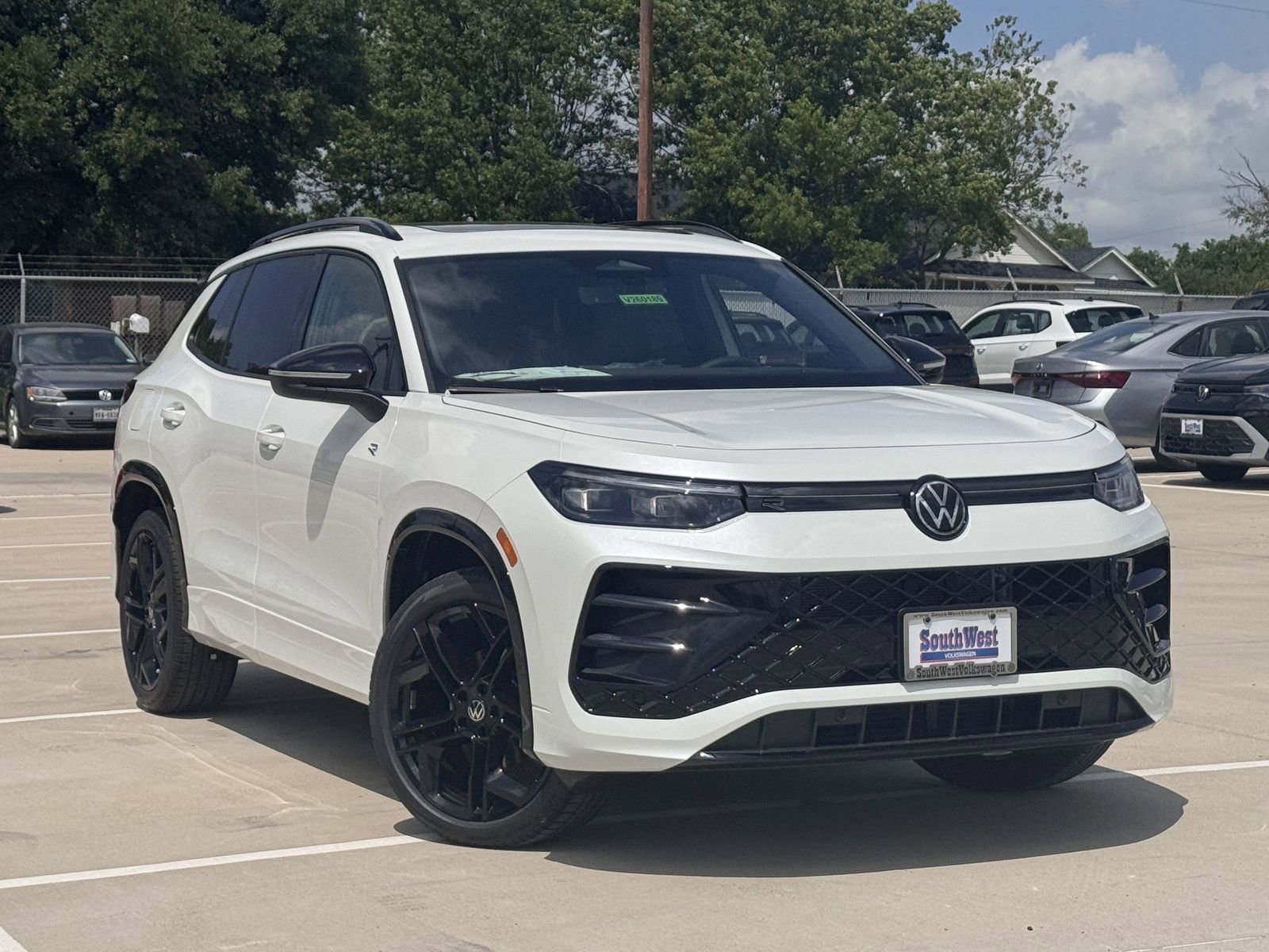 New 2026 Volkswagen Tiguan SE R-Line FWD image 2
