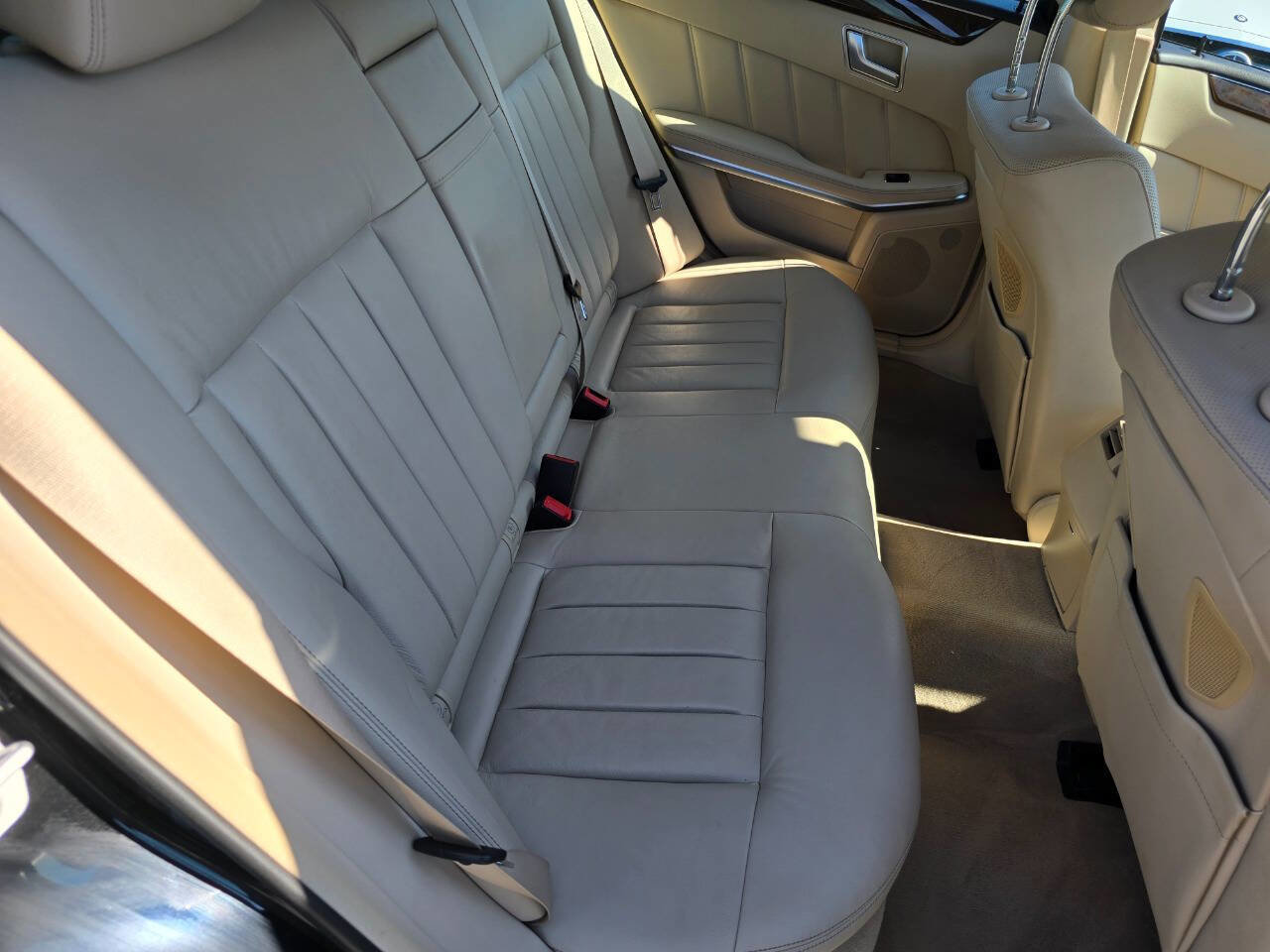 Used 2016 Mercedes-Benz E 250 4MATIC Sedan image 25