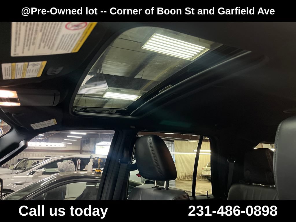 Used 2015 Lincoln Navigator 4WD image 13