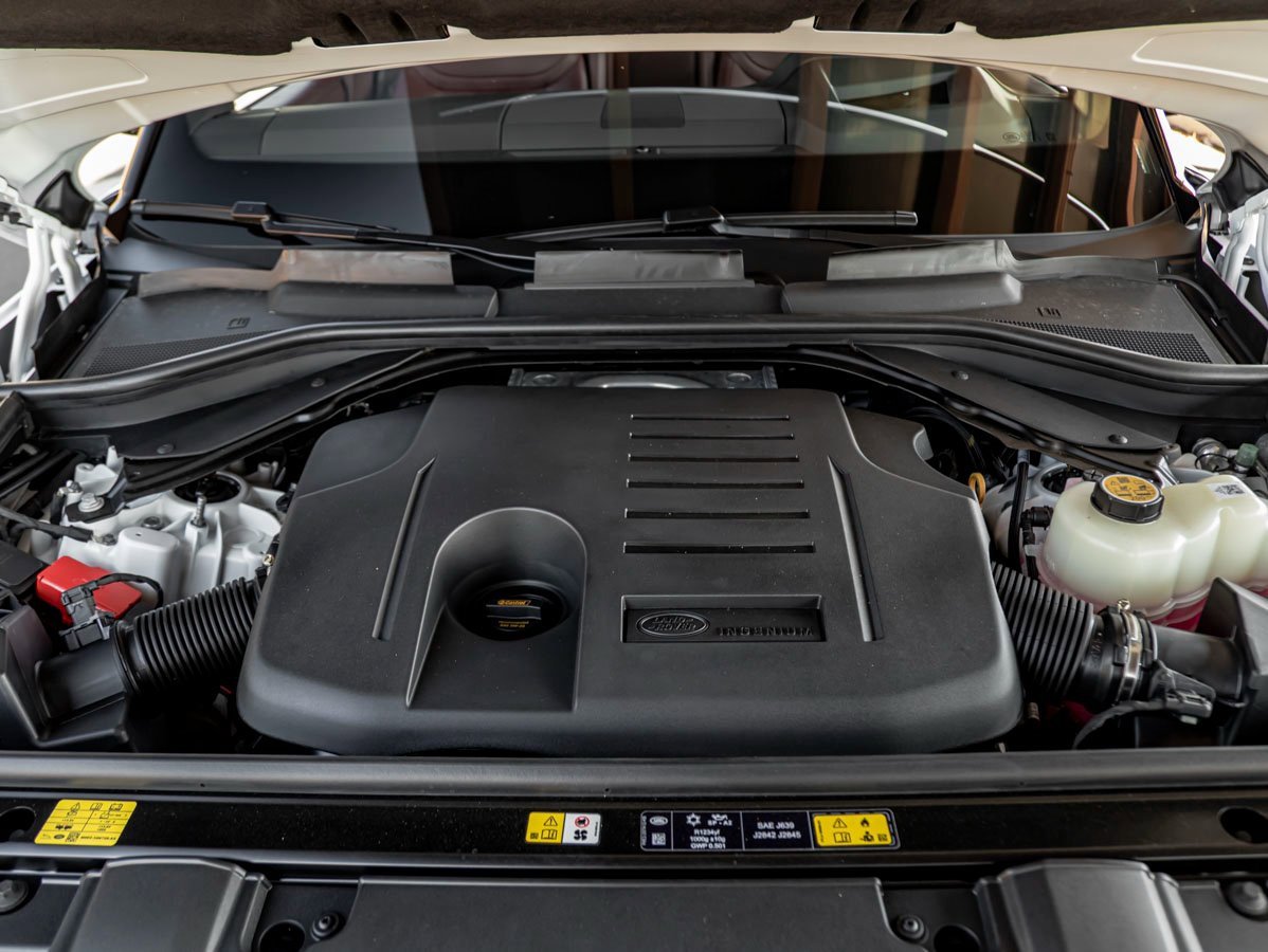 New 2025 Land Rover Range Rover SE image 31