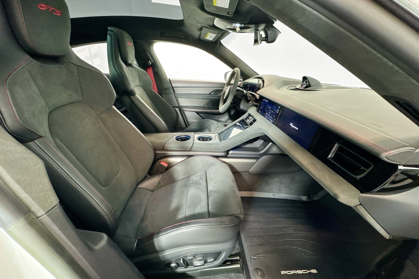 Used 2023 Porsche Taycan GTS image 28