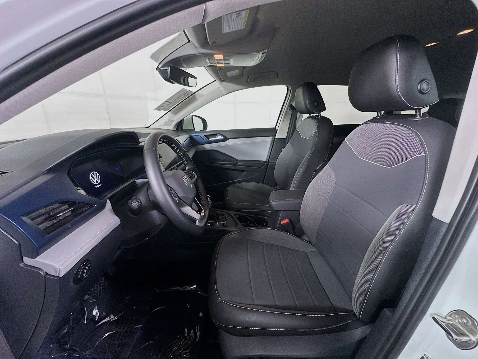 Used 2024 Volkswagen Taos SE image 12