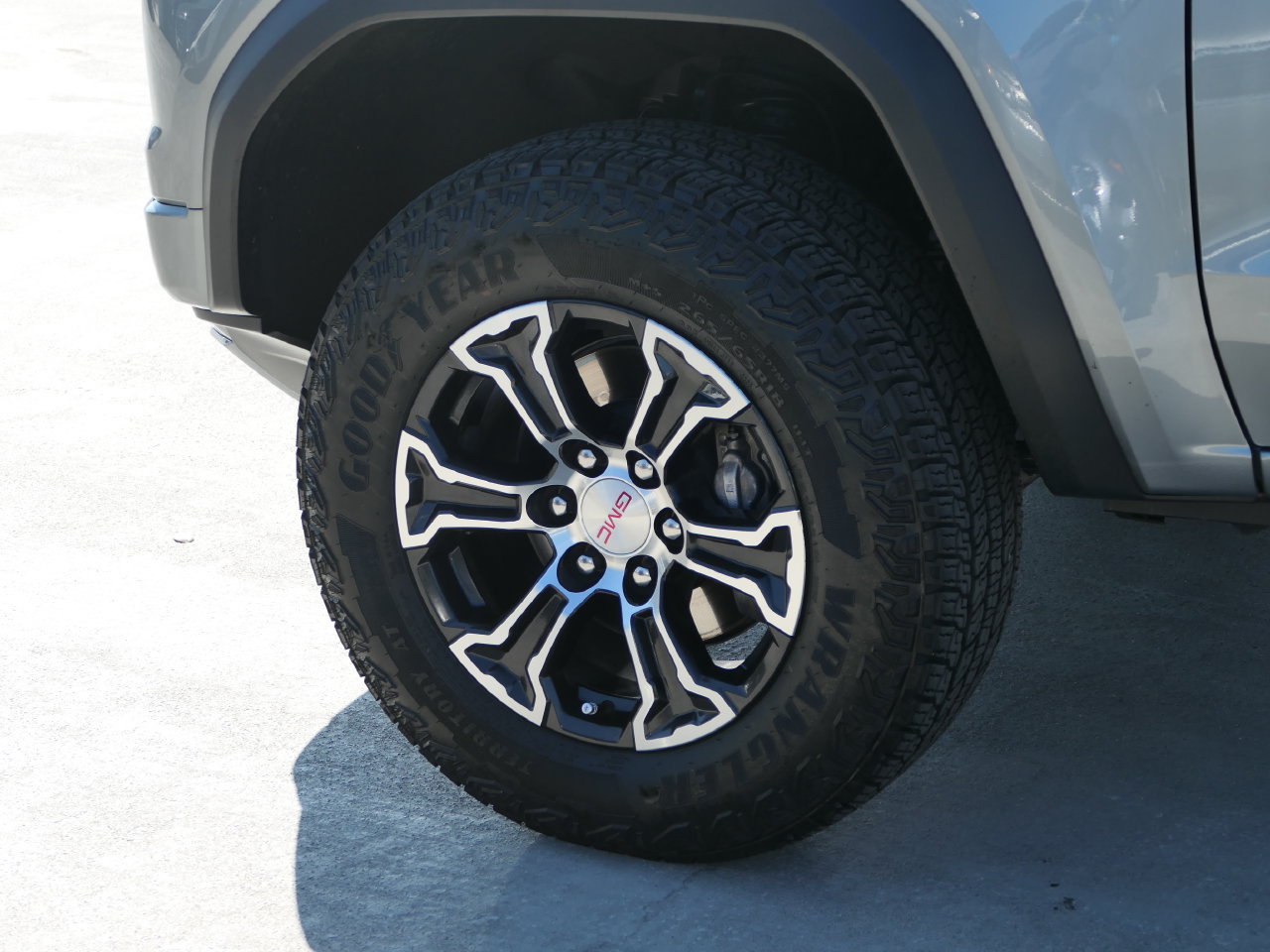 Used 2025 GMC Canyon AT4 w/ AT4 Premium Package AWD/4WD image 11