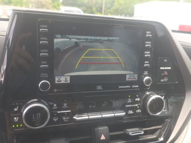 Used 2021 Toyota Highlander Limited FWD image 15