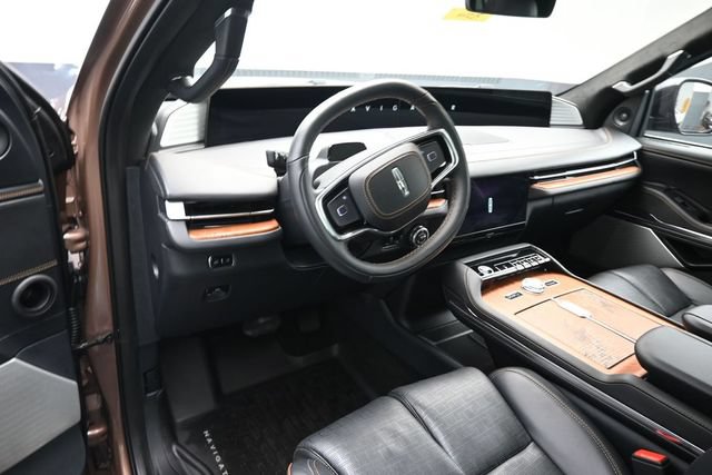 Certified 2025 Lincoln Navigator Black Label AWD/4WD image 9
