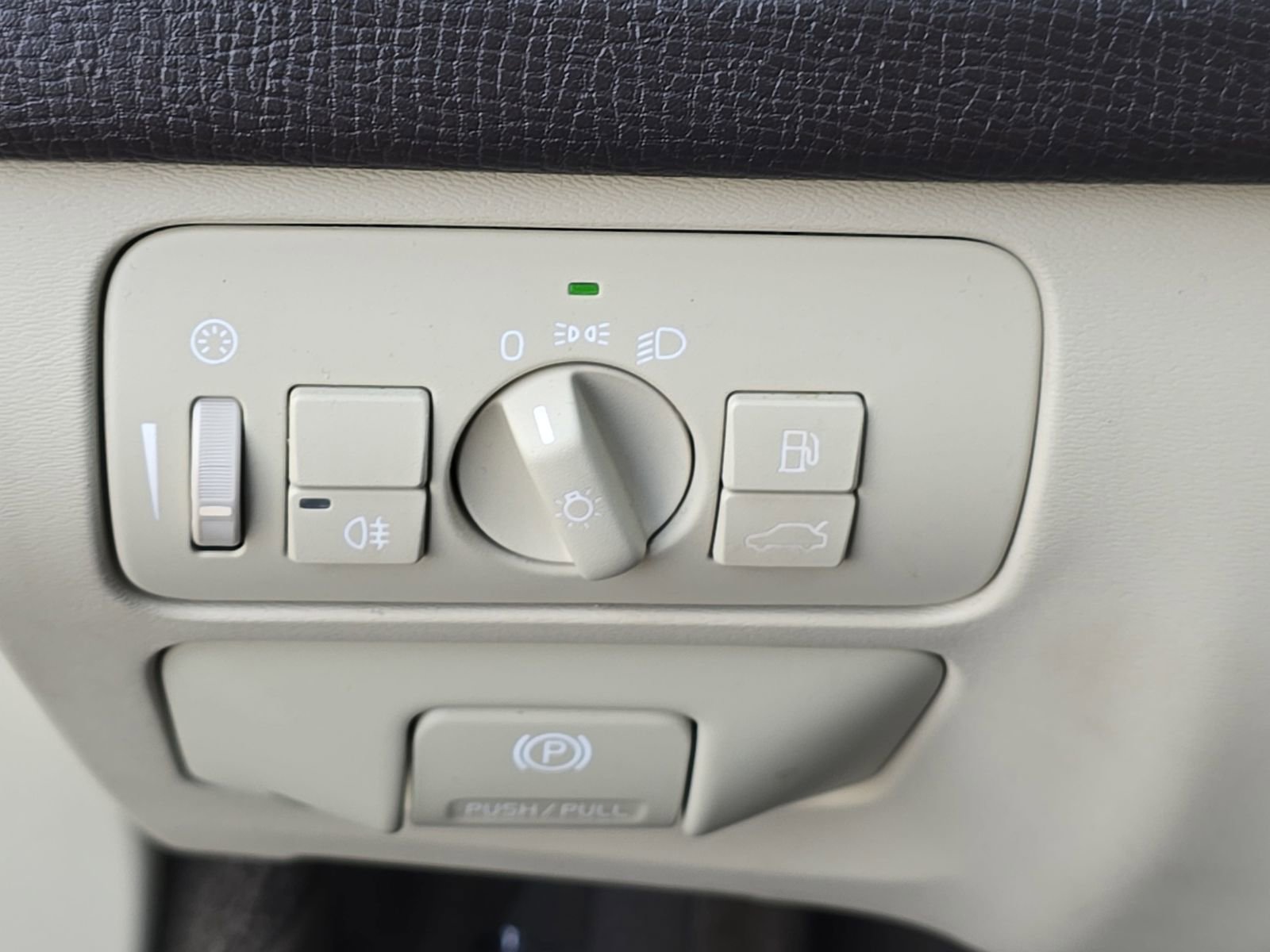 Used 2011 Volvo XC60 3.2 R-Design image 27