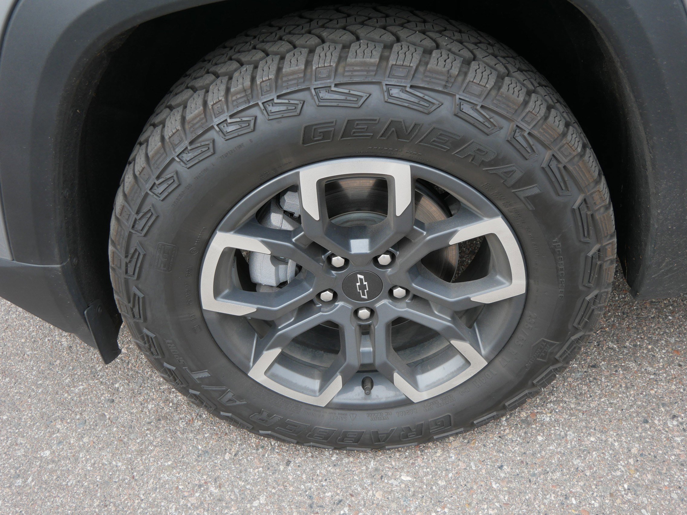 Used 2025 Chevrolet Equinox ACTIV w/ Safety and Technology Package image 16