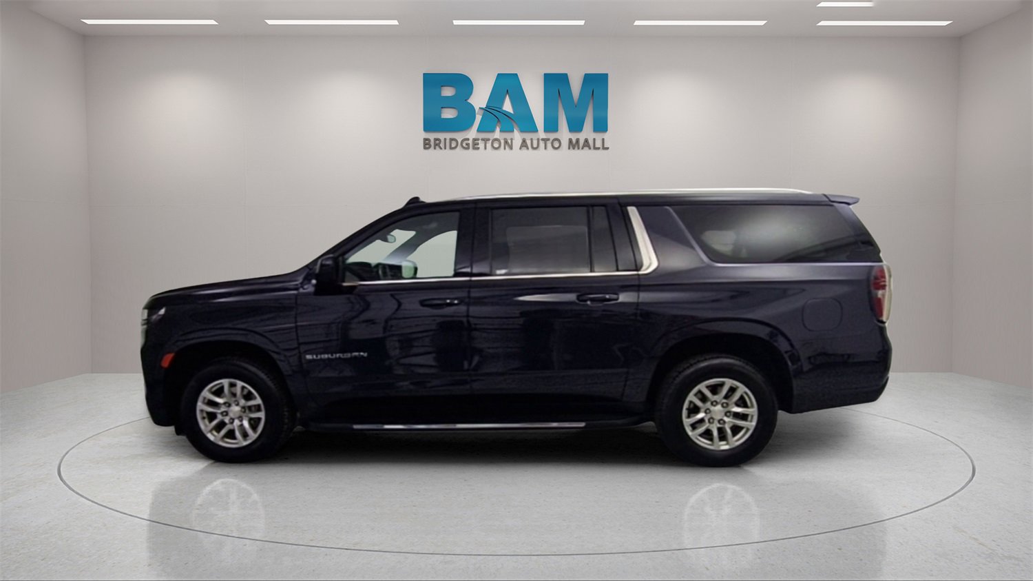 Used 2023 Chevrolet Suburban LT image 4