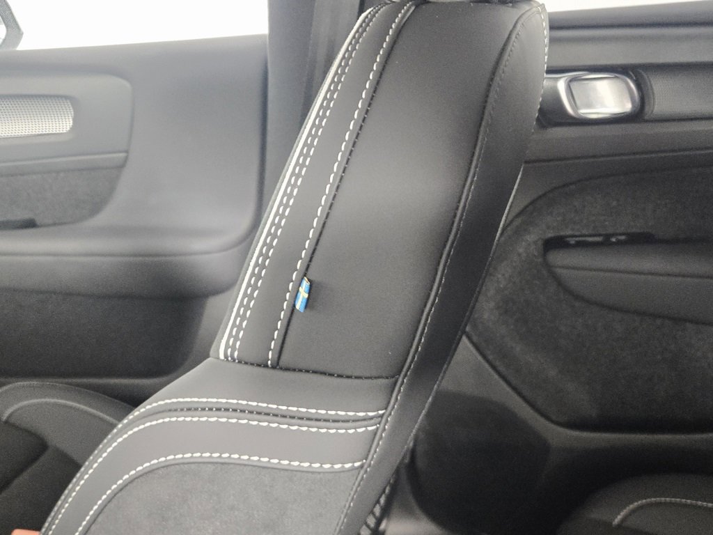 Certified 2023 Volvo XC40 B5 Ultimate w/ Climate Package image 15