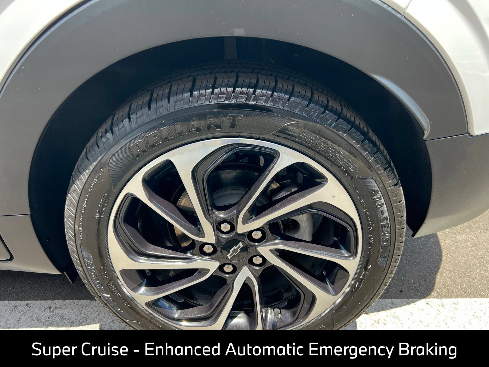 Used 2022 Chevrolet Bolt EUV Premier w/ Super Cruise Package FWD image 14