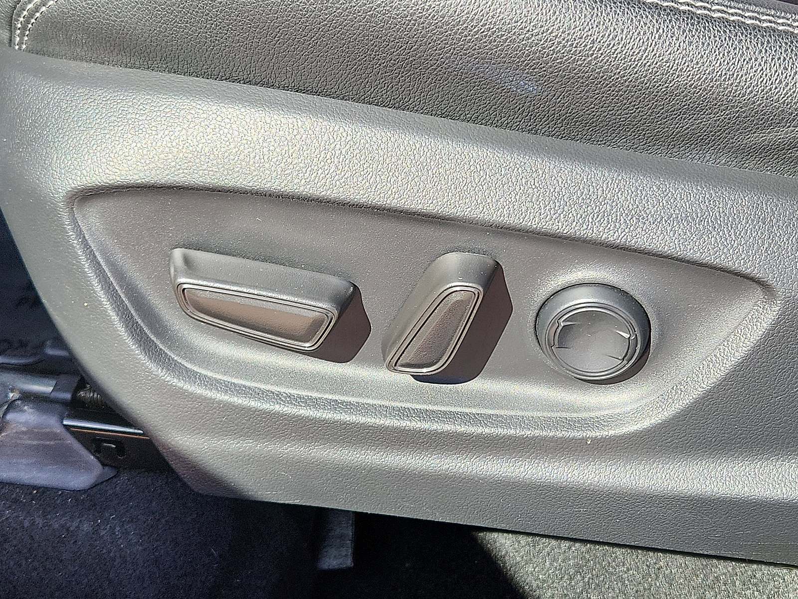 Used 2024 Toyota Corolla Cross XLE image 12