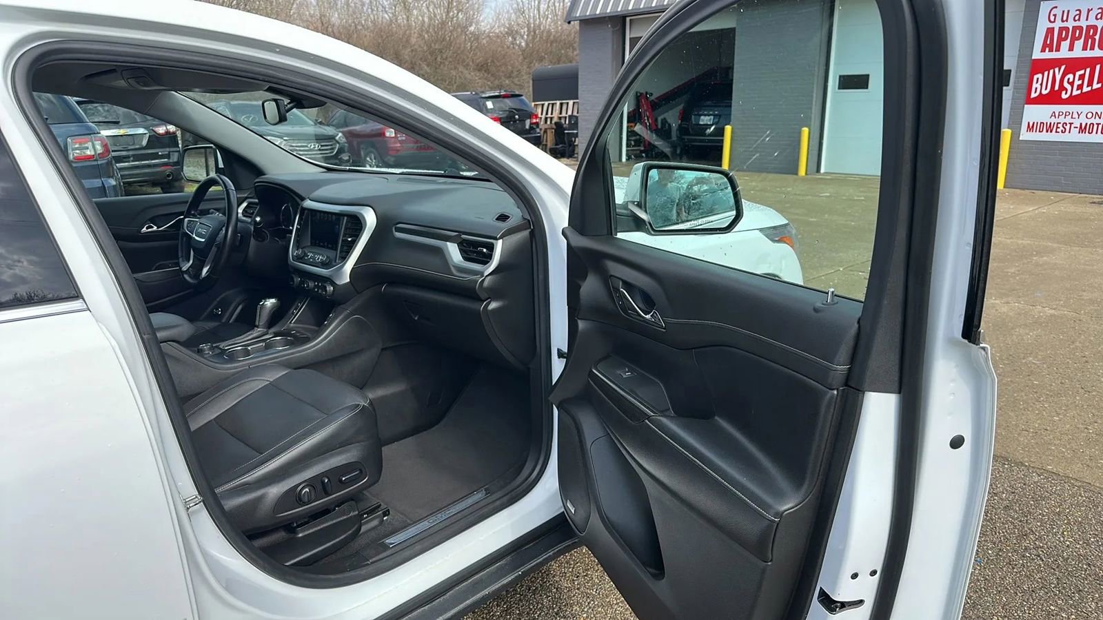 Used 2019 GMC Acadia SLT image 17