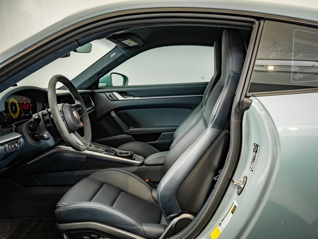 Certified 2025 Porsche 911 Carrera GTS RWD image 5