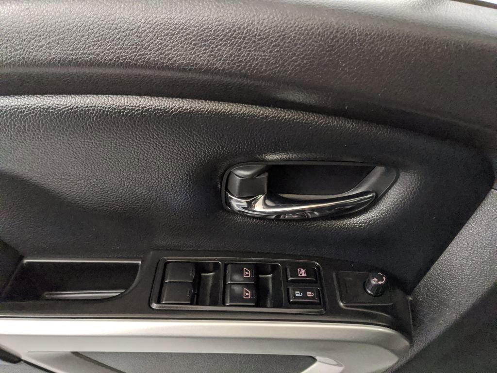 Used 2024 Nissan Titan SV image 15