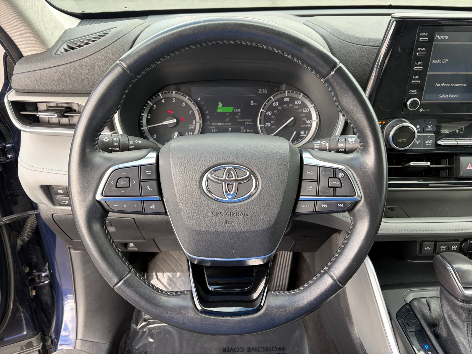 Used 2021 Toyota Highlander XLE AWD/4WD image 12