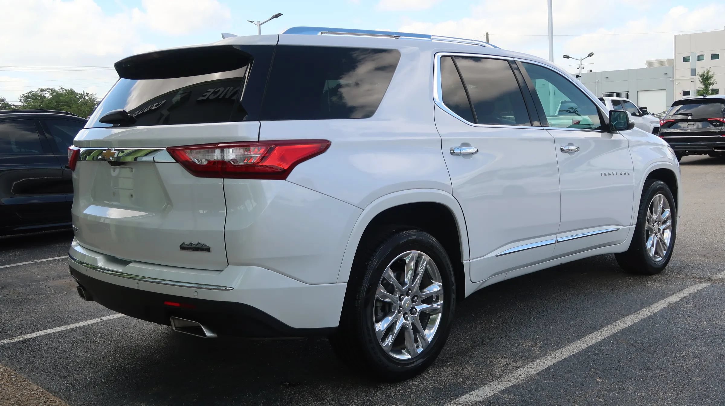Used 2021 Chevrolet Traverse High Country FWD image 14