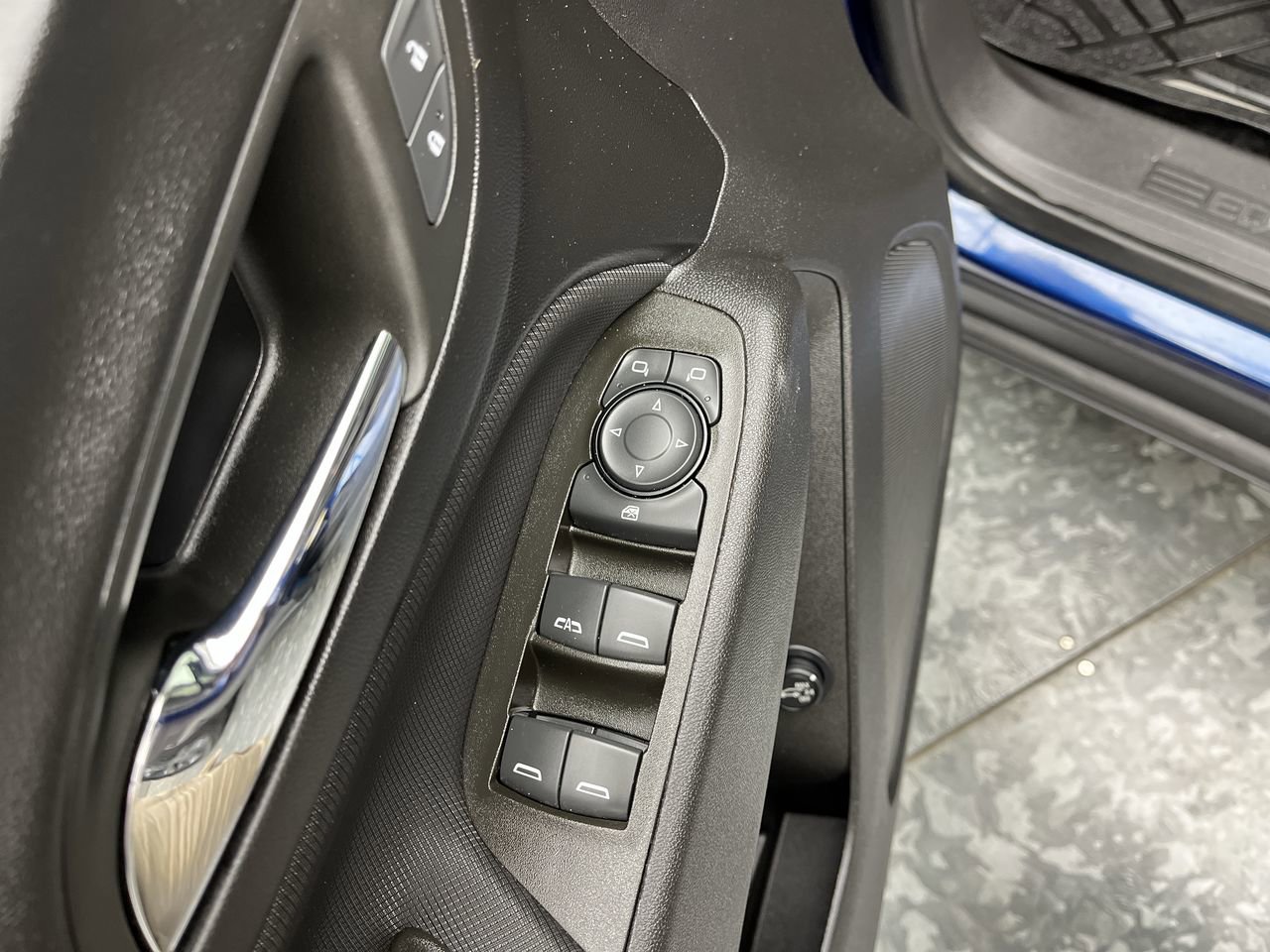 Used 2023 Chevrolet Equinox RS AWD/4WD image 8